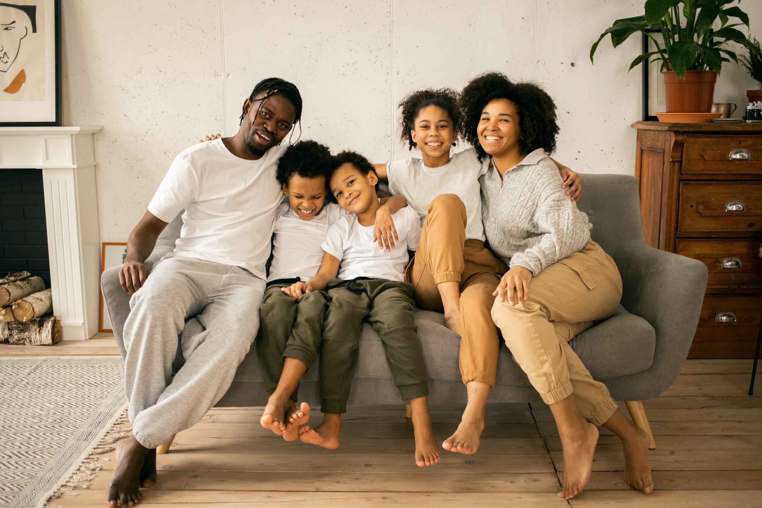 Famille à domicile illustrant une demande de devis d’assurance pour particuliers à Vincennes et Romainville